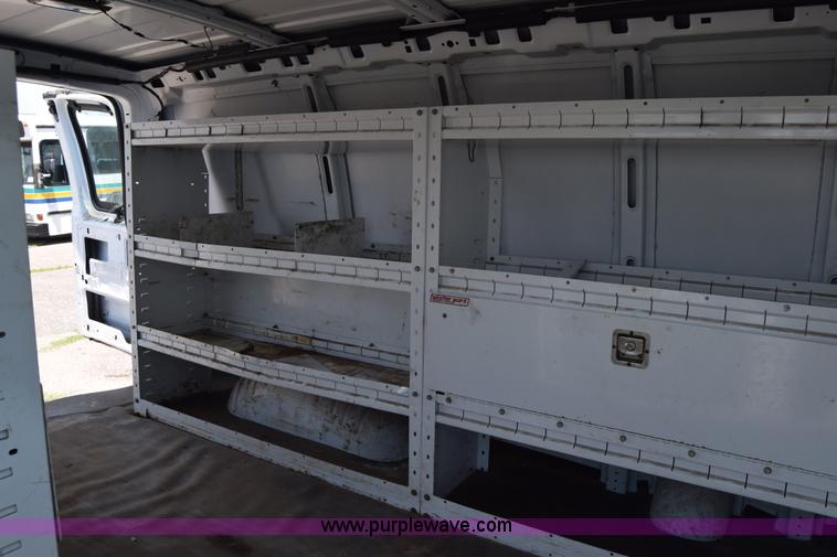 image for item K8566 2007 Chevrolet Express 2500 Cargo van