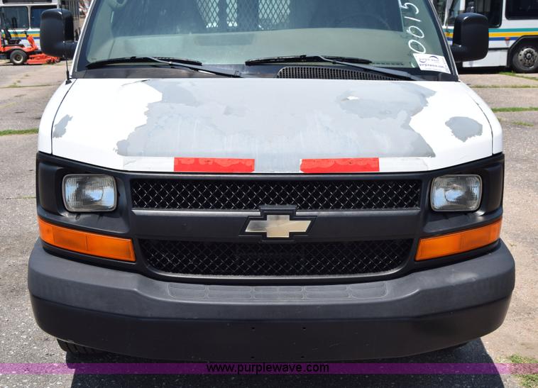 image for item K8566 2007 Chevrolet Express 2500 Cargo van
