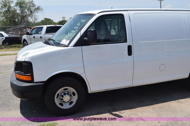 image for item K8566 2007 Chevrolet Express 2500 Cargo van
