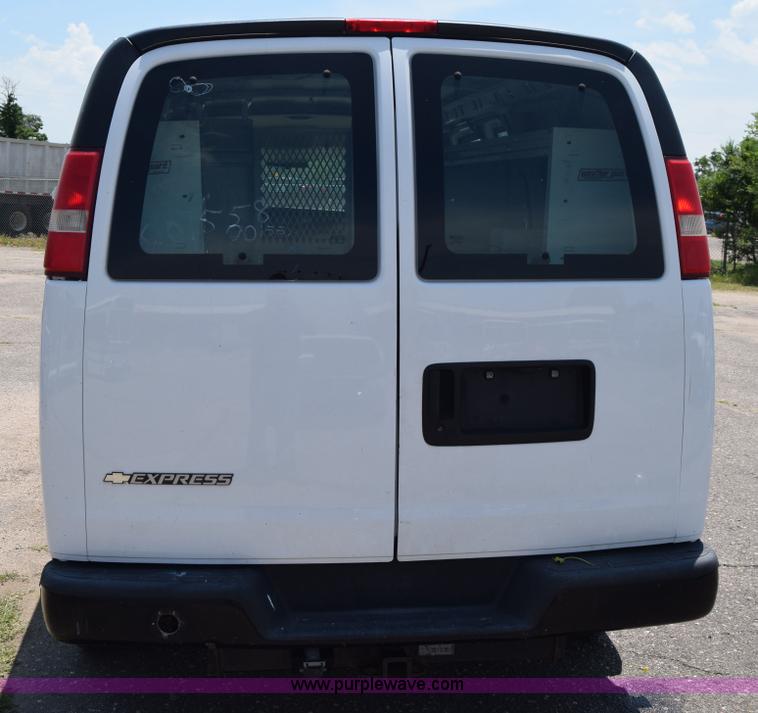 image for item K8566 2007 Chevrolet Express 2500 Cargo van