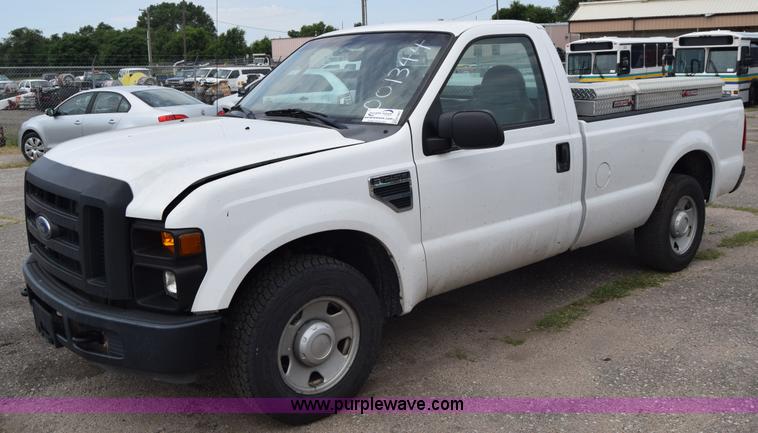 image for item K8567 2008 Ford F250 Super Duty XL pickup truck