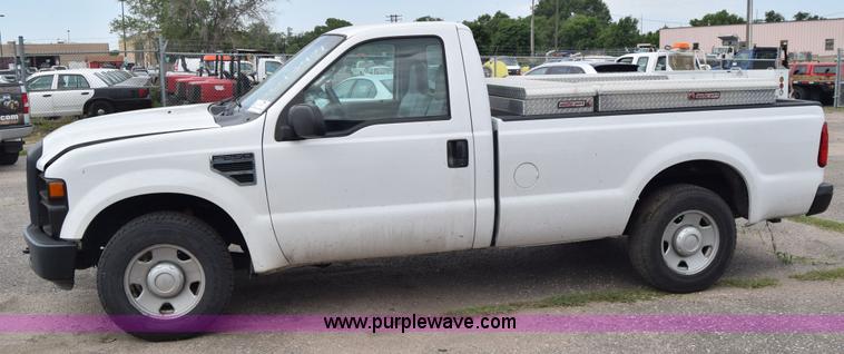 image for item K8567 2008 Ford F250 Super Duty XL pickup truck