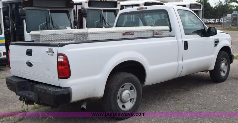 image for item K8567 2008 Ford F250 Super Duty XL pickup truck