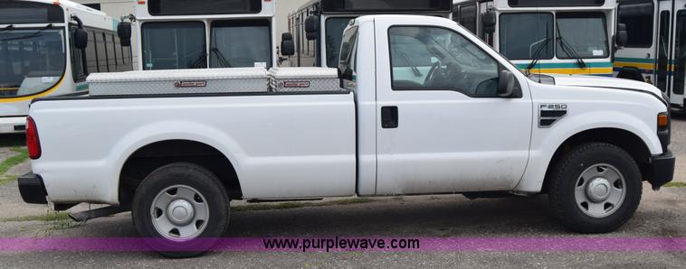 image for item K8567 2008 Ford F250 Super Duty XL pickup truck