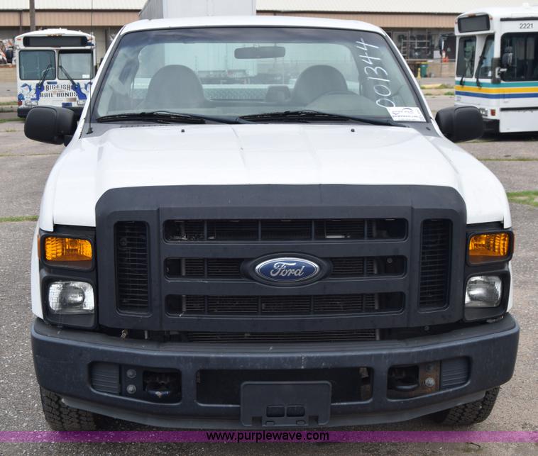 image for item K8567 2008 Ford F250 Super Duty XL pickup truck