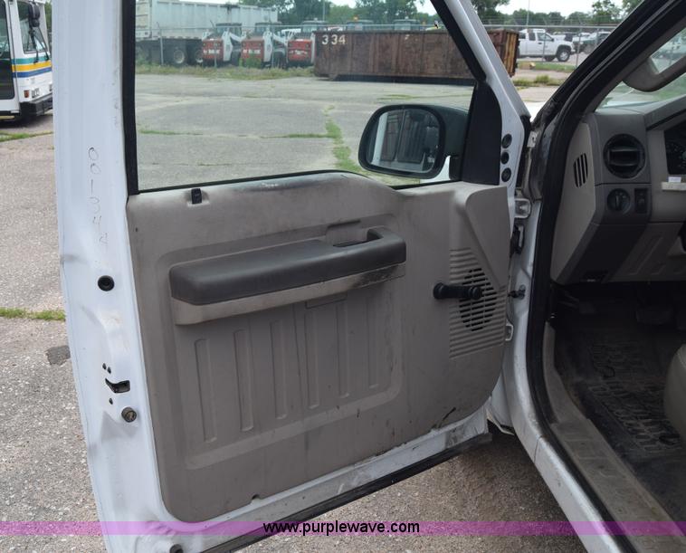image for item K8567 2008 Ford F250 Super Duty XL pickup truck
