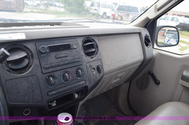 image for item K8567 2008 Ford F250 Super Duty XL pickup truck