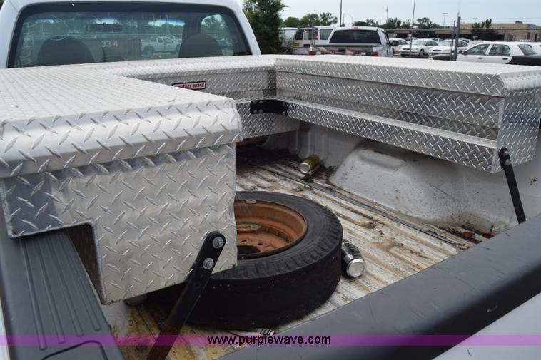 image for item K8567 2008 Ford F250 Super Duty XL pickup truck