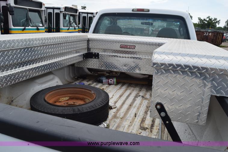 image for item K8567 2008 Ford F250 Super Duty XL pickup truck