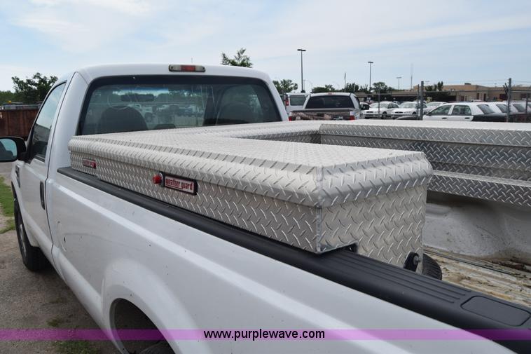 image for item K8567 2008 Ford F250 Super Duty XL pickup truck