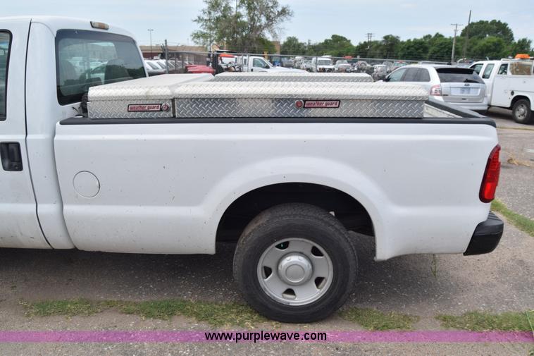 image for item K8567 2008 Ford F250 Super Duty XL pickup truck