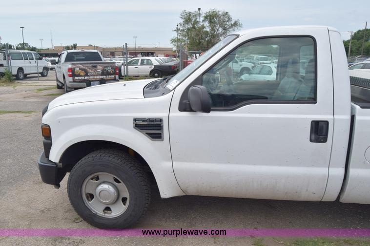image for item K8567 2008 Ford F250 Super Duty XL pickup truck