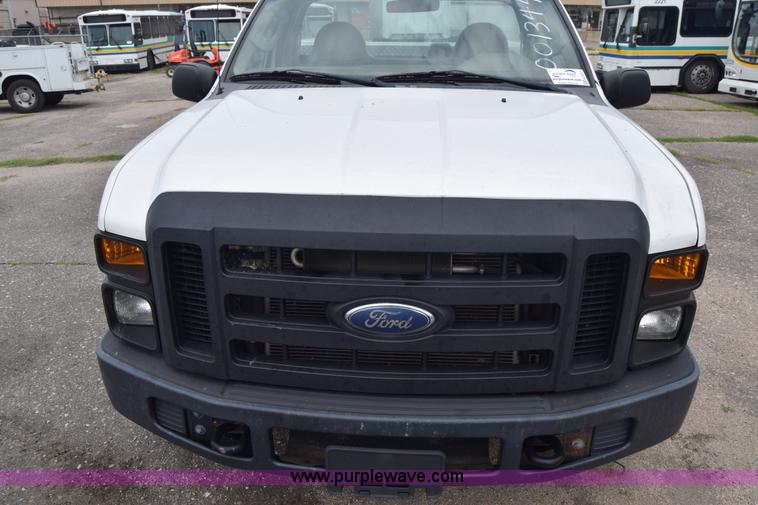 image for item K8567 2008 Ford F250 Super Duty XL pickup truck