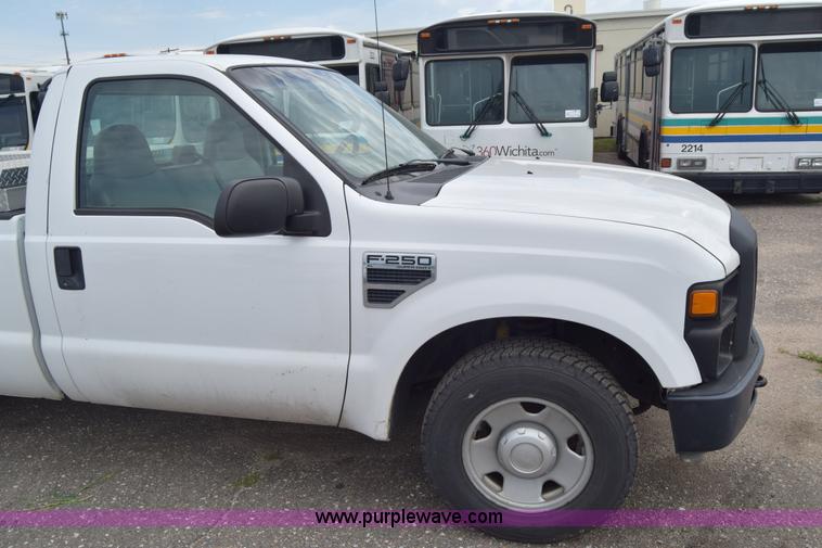 image for item K8567 2008 Ford F250 Super Duty XL pickup truck