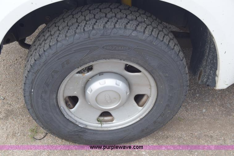 image for item K8567 2008 Ford F250 Super Duty XL pickup truck