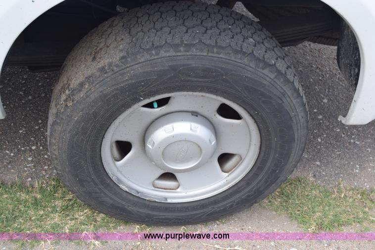 image for item K8567 2008 Ford F250 Super Duty XL pickup truck