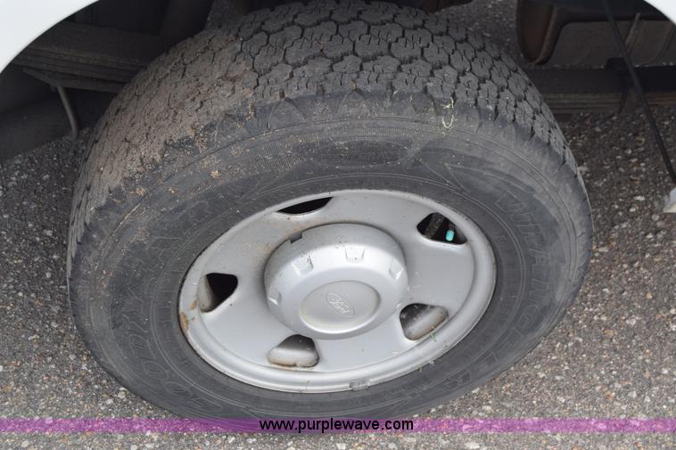 image for item K8567 2008 Ford F250 Super Duty XL pickup truck