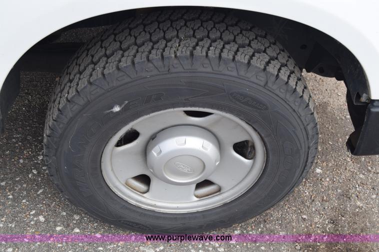 image for item K8567 2008 Ford F250 Super Duty XL pickup truck