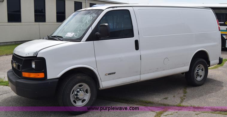 image for item K8571 2005 Chevrolet Express 2500 Cargo van