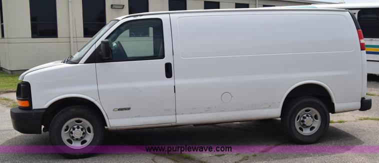 image for item K8571 2005 Chevrolet Express 2500 Cargo van