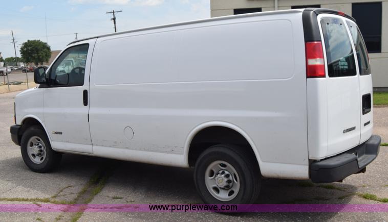 image for item K8571 2005 Chevrolet Express 2500 Cargo van