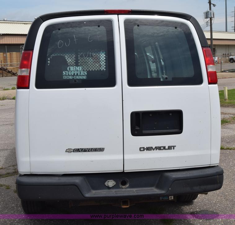 image for item K8571 2005 Chevrolet Express 2500 Cargo van