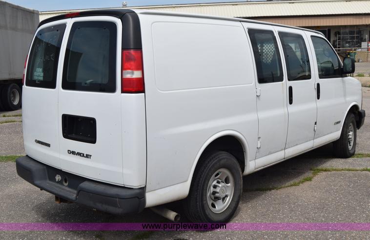 image for item K8571 2005 Chevrolet Express 2500 Cargo van
