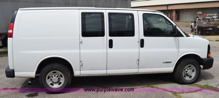 image for item K8571 2005 Chevrolet Express 2500 Cargo van