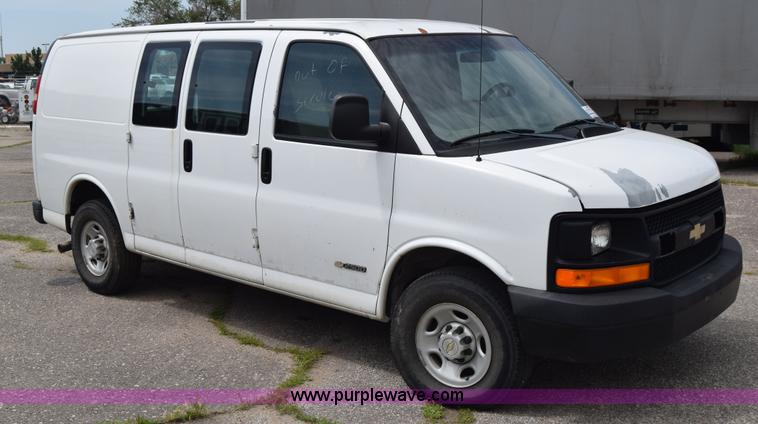 image for item K8571 2005 Chevrolet Express 2500 Cargo van