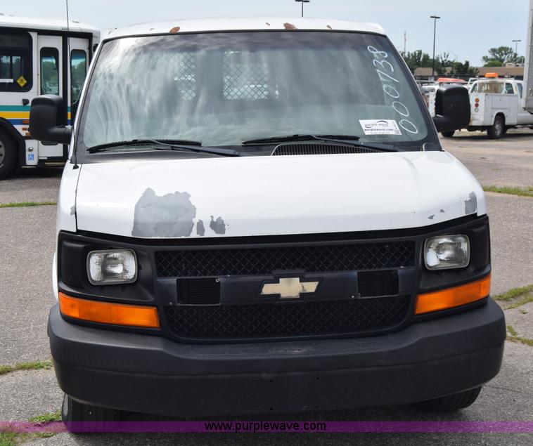 image for item K8571 2005 Chevrolet Express 2500 Cargo van