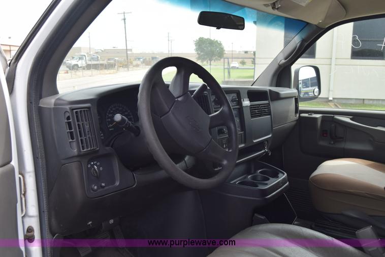 image for item K8571 2005 Chevrolet Express 2500 Cargo van