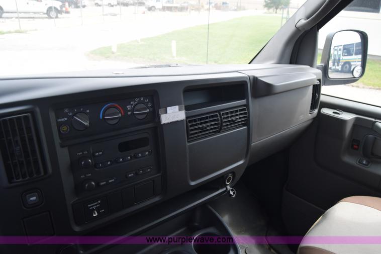 image for item K8571 2005 Chevrolet Express 2500 Cargo van