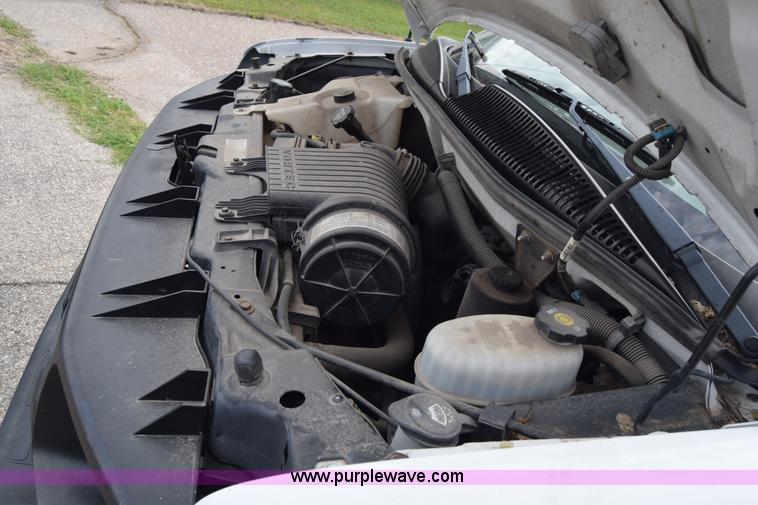 image for item K8571 2005 Chevrolet Express 2500 Cargo van