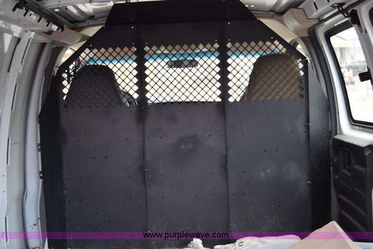 image for item K8571 2005 Chevrolet Express 2500 Cargo van