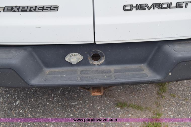 image for item K8571 2005 Chevrolet Express 2500 Cargo van