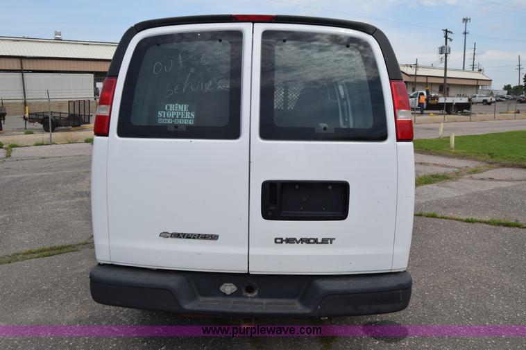 image for item K8571 2005 Chevrolet Express 2500 Cargo van