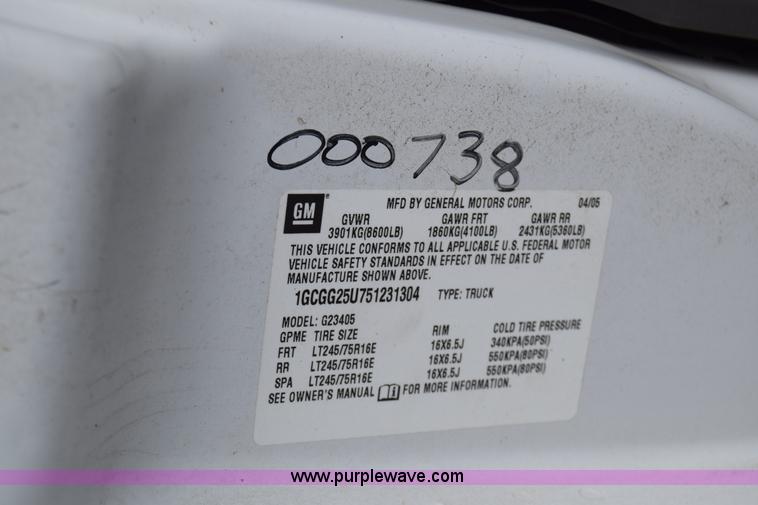 image for item K8571 2005 Chevrolet Express 2500 Cargo van