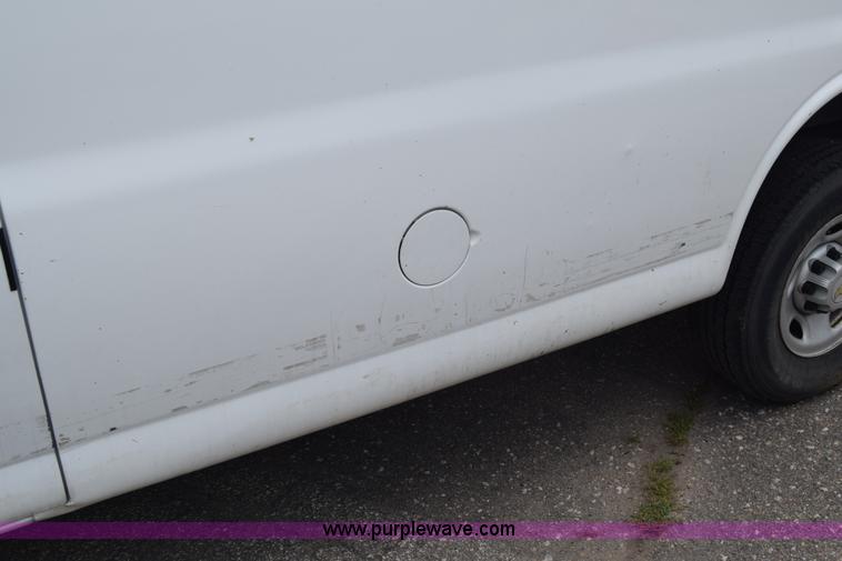 image for item K8571 2005 Chevrolet Express 2500 Cargo van