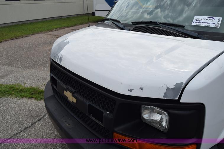 image for item K8571 2005 Chevrolet Express 2500 Cargo van