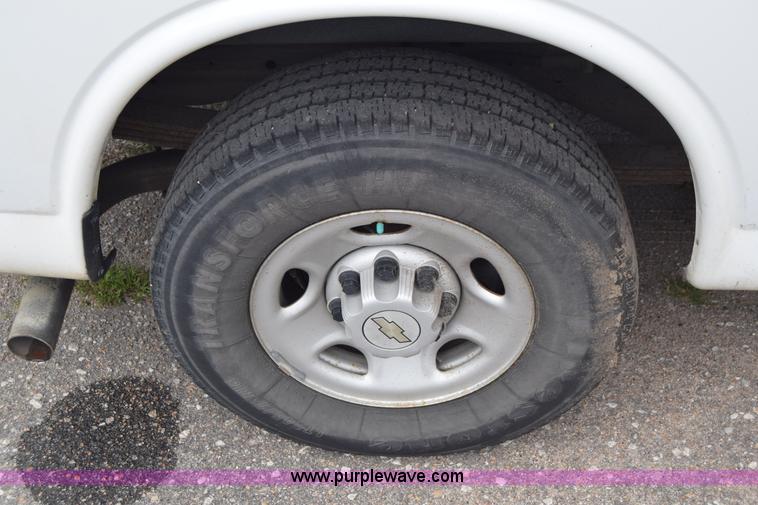 image for item K8571 2005 Chevrolet Express 2500 Cargo van