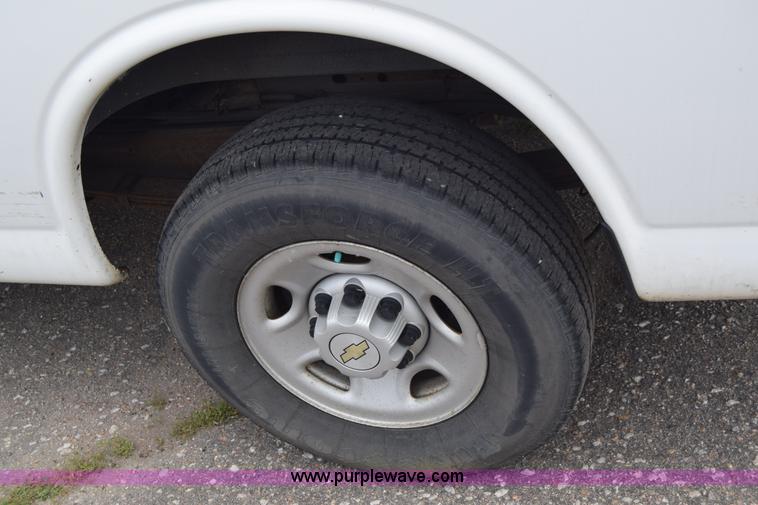 image for item K8571 2005 Chevrolet Express 2500 Cargo van