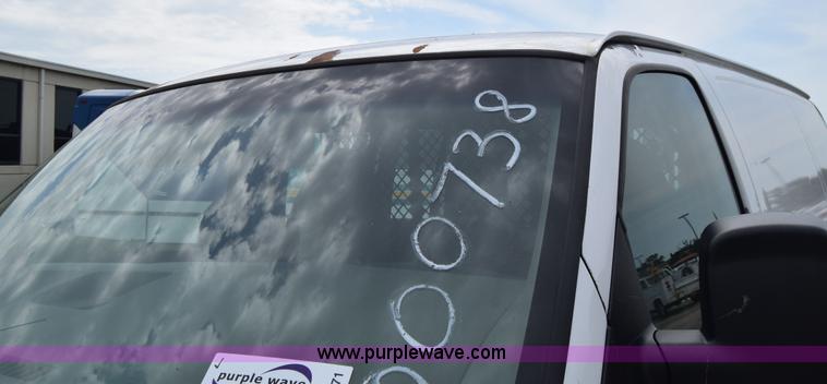 image for item K8571 2005 Chevrolet Express 2500 Cargo van