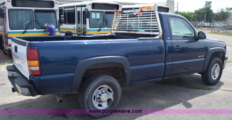 image for item K8575 2001 Chevrolet Silverado 2500 pickup truck