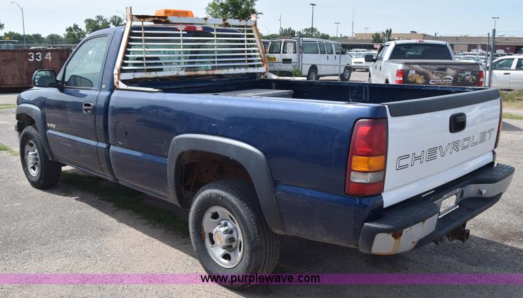 image for item K8575 2001 Chevrolet Silverado 2500 pickup truck