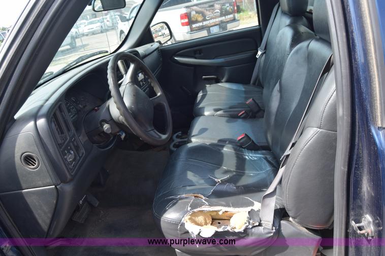 image for item K8575 2001 Chevrolet Silverado 2500 pickup truck