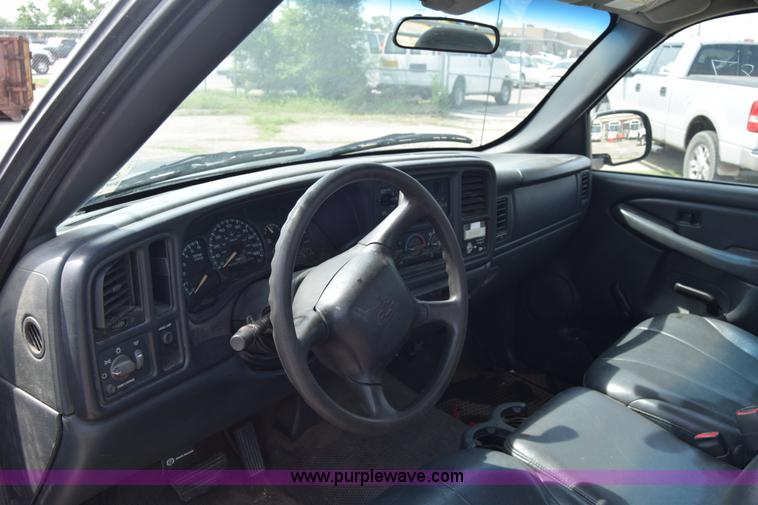 image for item K8575 2001 Chevrolet Silverado 2500 pickup truck