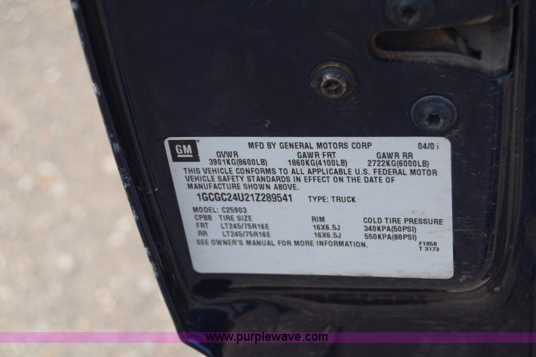 image for item K8575 2001 Chevrolet Silverado 2500 pickup truck