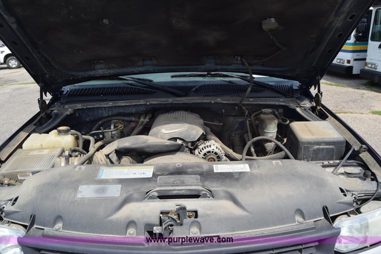 image for item K8575 2001 Chevrolet Silverado 2500 pickup truck