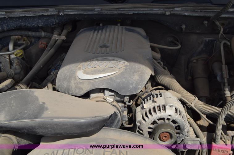 image for item K8575 2001 Chevrolet Silverado 2500 pickup truck