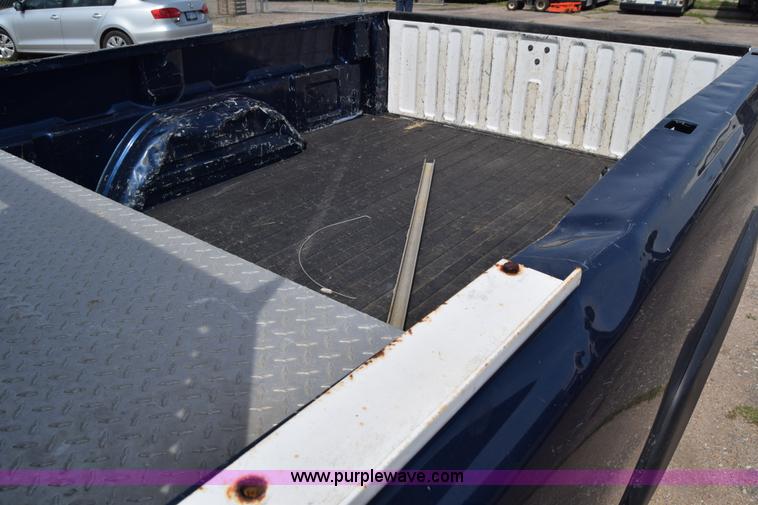 image for item K8575 2001 Chevrolet Silverado 2500 pickup truck